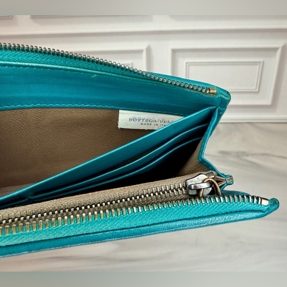 Bottega Veneta Mallard Turquoise Intrecciato Leather Zip Wallet | Full Inclusion - Picture 8 of 11